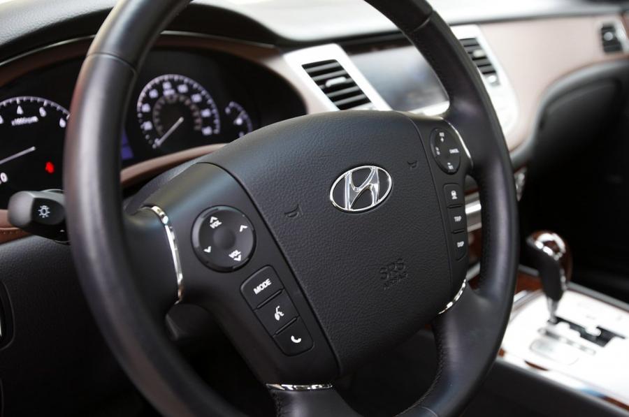  Hyundai Genesis Sedan 2011 года  (фото 24 из 39)